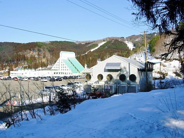 鷲ヶ岳スキー場の真裏の好立地！高鷲の貸別荘ポンタハウス